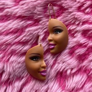 AFRICAN AMERICAN BARBIE HALF FACE/ HEAD EARRINGS💛